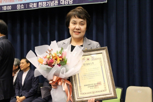 11일 헌정대상을 수상한 정춘숙 의원.