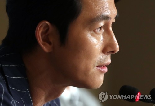 답변하는 정우성