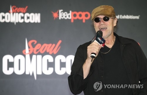코믹콘 서울 찾은 마이클 루커