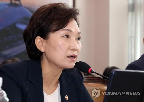 BMW차량화재 관련 답변하는 김현미 장관