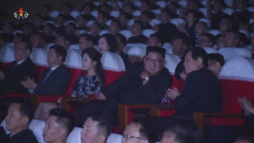 북한 김정은, 중국 리잔수와 친밀감 과시