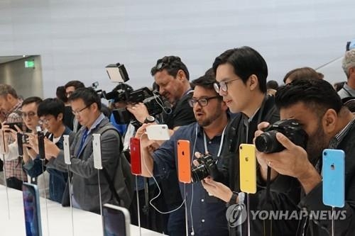 애플 신형 아이폰 시연회