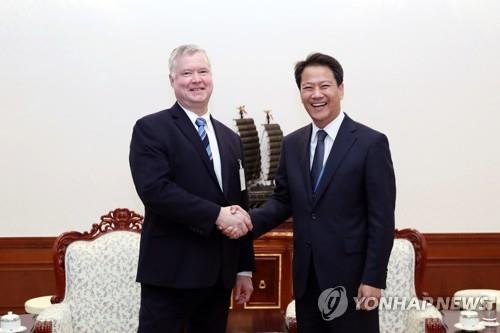 29일 회동한 임종석 실장과 비건 미 대북특별대표