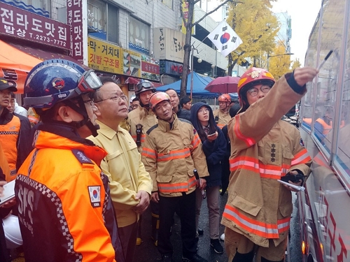 김부겸 장관, 고시원 화재현장 방문…"피해자 지원에 최선" - 1