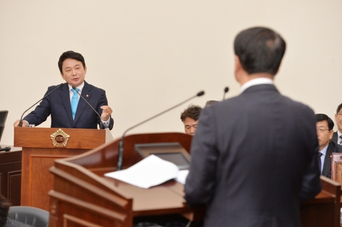 답변하는 원희룡 제주지사