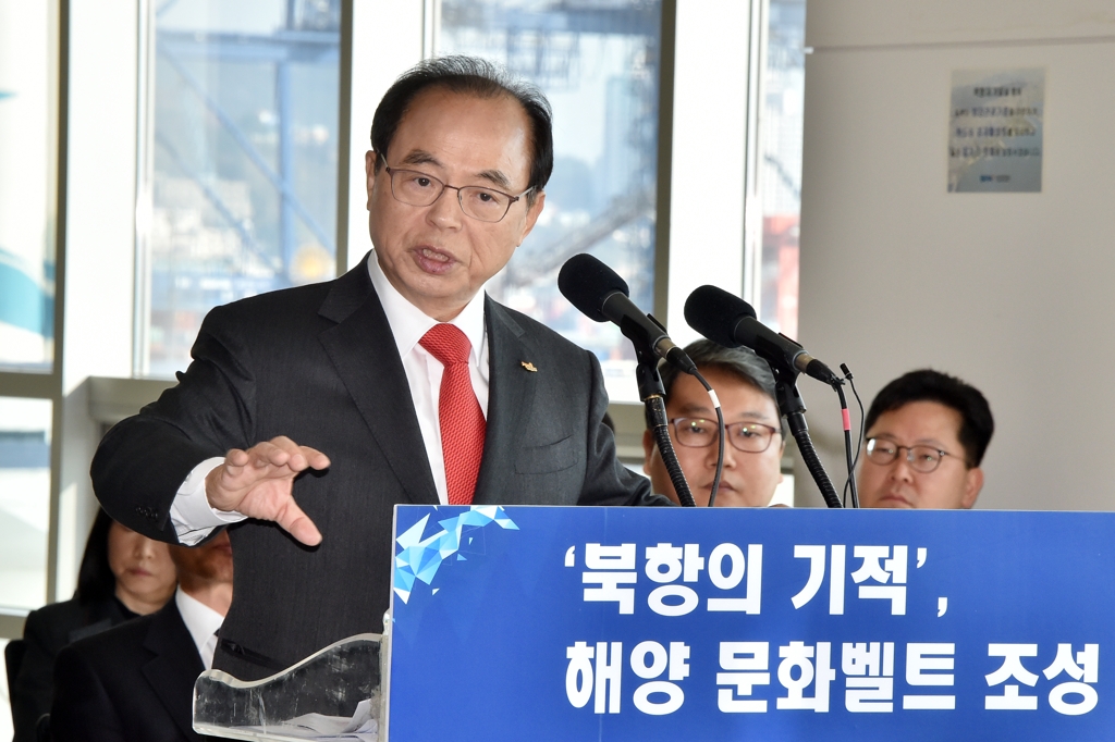 오페라하우스 공사재개 설명하는 오거돈 부산시장