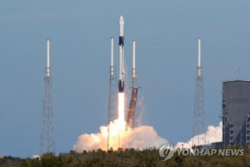 GPSⅢ 첫 위성 '베스푸치'를 실어나를 스페이스X 팰컨9 로켓 