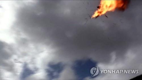10일 예멘 남부 알아나드 공군기지 상공에서 폭발하는 반군의 무인기