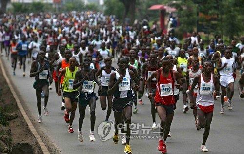 2008년 케냐 나이로비에서 열린 마라톤대회[EPA=연합뉴스 자료사진]