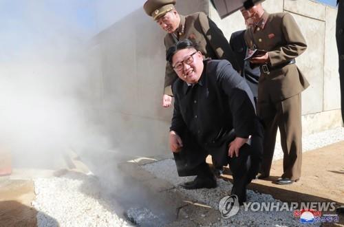 김정은, 양덕군 온천관광지구 현지지도