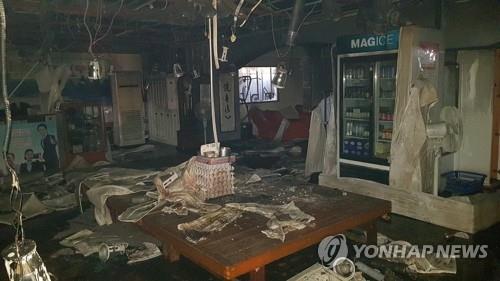 화재로 타버린 대구 도심 목욕탕