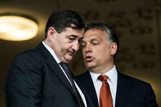 빅토르 오르반 헝가리 총리(오른쪽)와 로린츠 메자로스 [출처:Daily News Hungary 캡처]
