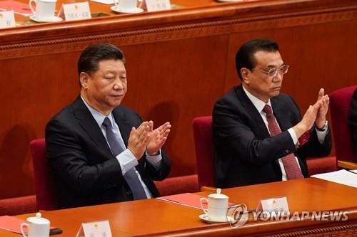 전인대 폐막식 참석한 시진핑(왼쪽) 주석과 리커창 총리(오른쪽)