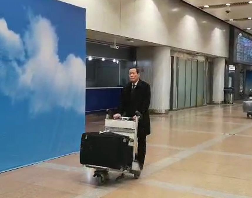 베이징 공항 도착한 김성 유엔 주재 북한 대사