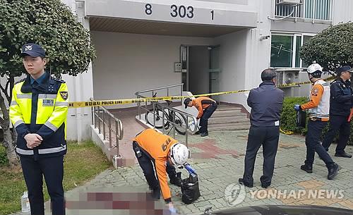 끔찍한 핏자국 가득한 아파트 방화 난동 사건 현장