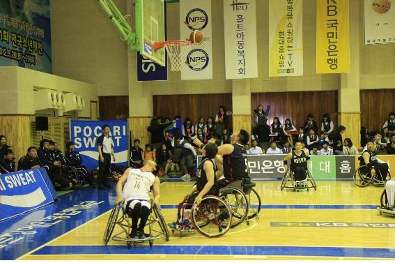 2018년 홀트 전국 휠체어 농구대회 경기 모습. 