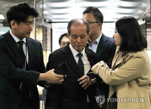 영장심사 받는 '유해 가습기살균제 제조' SK케미칼 전 대표