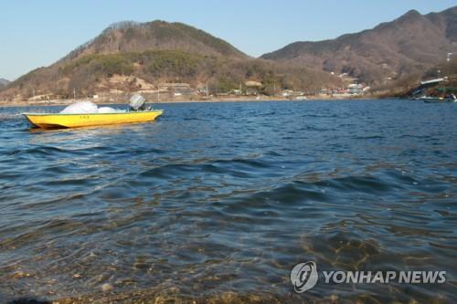 물 가득 찬 대청호