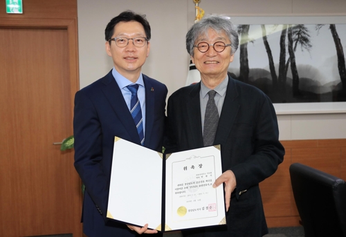 경남도 총괄건축가 민현식 건축가(오른쪽)