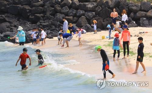 해수욕장 북적