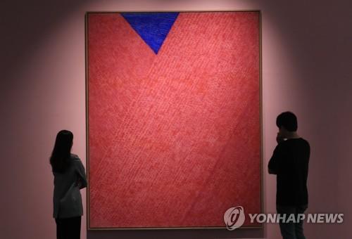 김환기(1913∼1974)의 붉은색 전면점화 '3-II-72 #220'(1972)