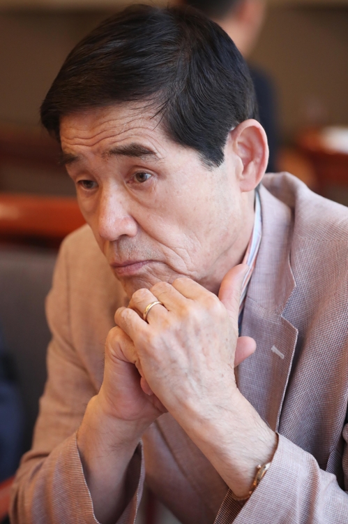 불법 리메이크 음반 업체 상대 소송한 가수 서유석
