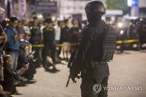 인니 경찰초소 자살폭탄테러 시도 후 경비강화