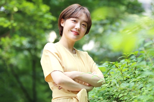 (서울=연합뉴스) 진연수 기자 = 드라마 '회사 가기 싫어'에 출연 중인 배우 소주연이 서울 종로구 수송동 연합뉴스 사옥에서 인터뷰를 마친 뒤 포즈를 취하고 있다. 2019.6.13 jin90@yna.co.kr