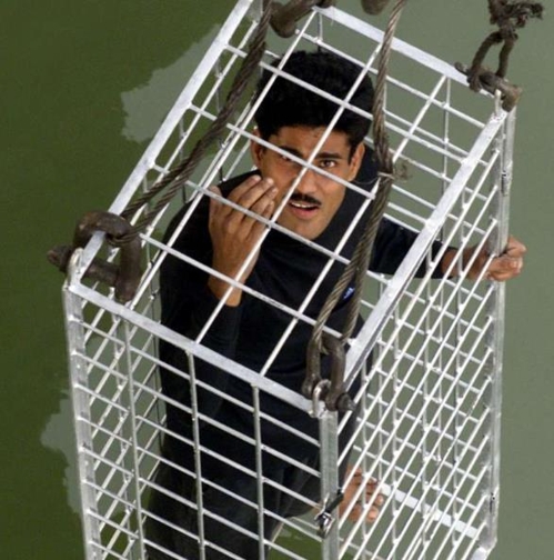 2002년에 '탈출 마술' 하던 찬찰 라히리