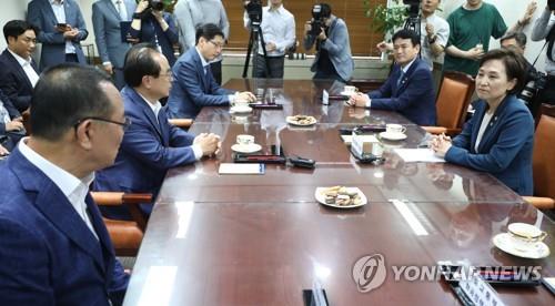 김현미 장관, 김해신공항 관련 부·울·경 단체장과 간담회 
