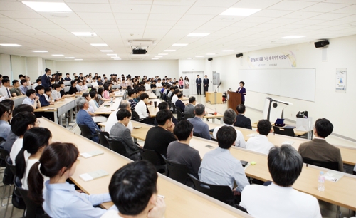 의대생 대상으로 특강하는 이길여 가천대 총장