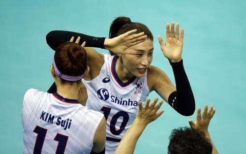 올림픽 세계예선 멕시코전에서 득점 후 기뻐하는 김연경(중앙)