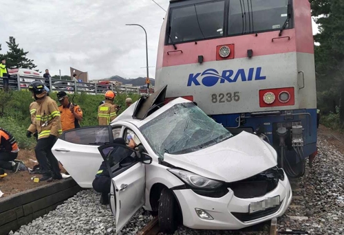 열차와 충돌한 사고 차량 