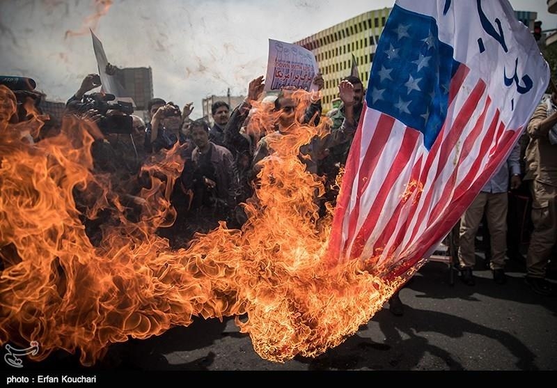 테헤란에서 열린 반미 집회에서 불타는 성조기
