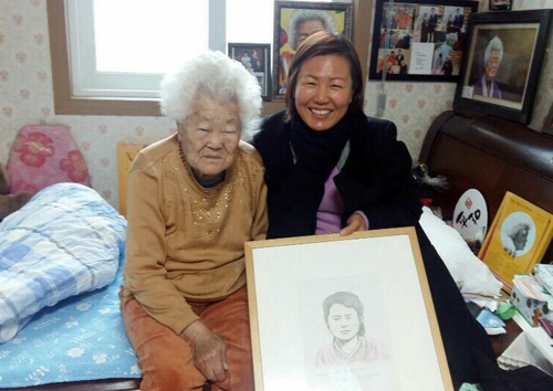 위안부 피해자 이옥선 할머니와 김금숙 작가