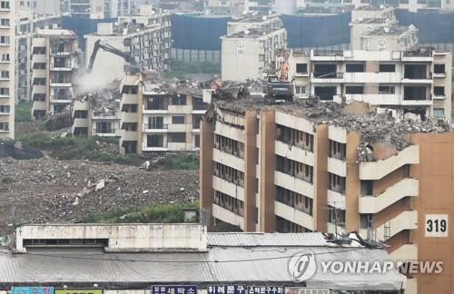 지난 8월 철거가 한창이던 강동구 둔촌 주공아파트 [연합뉴스 자료사진]