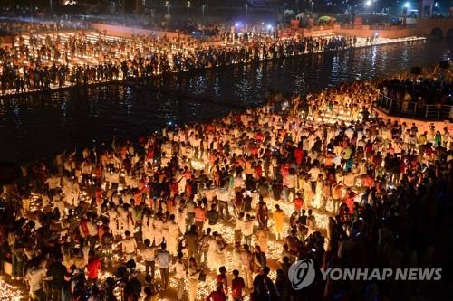 인도 '디왈리 축제' 등잔 40만9천개로 기네스 기록