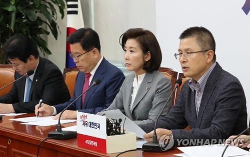 발언하는 황교안 대표 (서울=연합뉴스) 이진욱 기자 = 자유한국당 황교안 대표가 31일 국회에서 열린 최고위원회의에서 발언하고 있다. 2019.10.31 cityboy@yna.co.kr(끝)