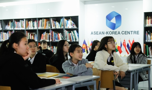 서울 신동중 학생들이 프로그램에 참가하고 있다