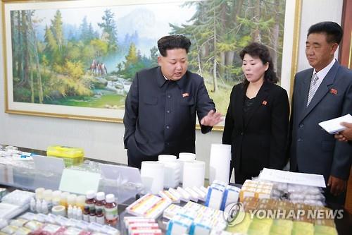 제약공장 시찰하는 김정은 북한 국무위원장