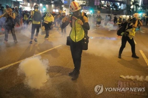 홍콩 시위 현장에 나선 응급 구조요원