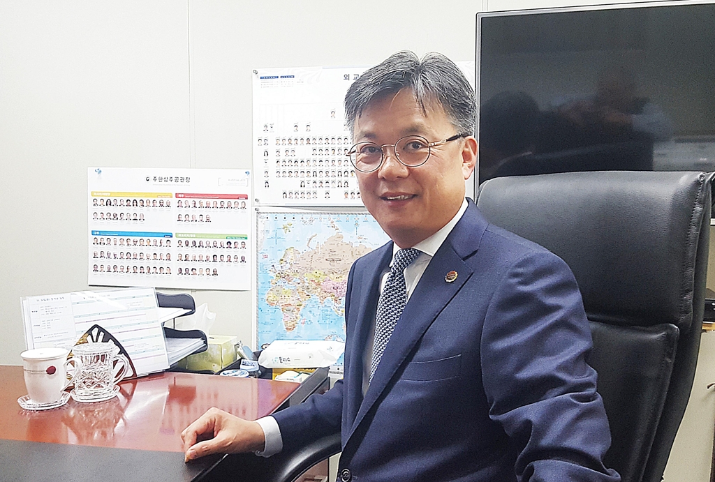 (서울=연합뉴스) 이희용 기자 = 장재복 외교부 공공외교대사가 12일 연합뉴스와의 인터뷰에서 공공외교의 의미를 설명하고 있다.