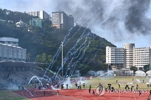 11일 홍콩중문대 내 시위현장
