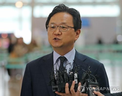 취재진 질문 답하는 정해관 신통상질서협력관