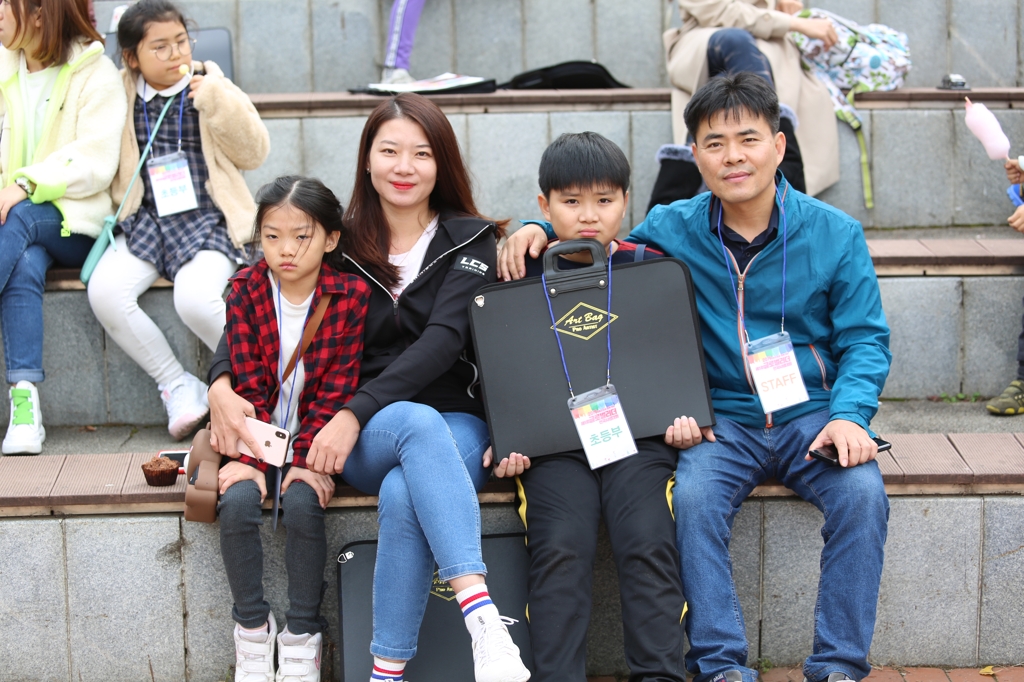 사생대회에 출전한 아이들과 함께