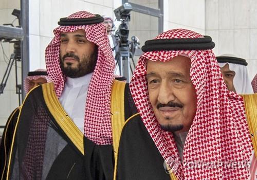 무함마드 빈 살만 사우디 왕세자(왼쪽)와 살만 국왕
