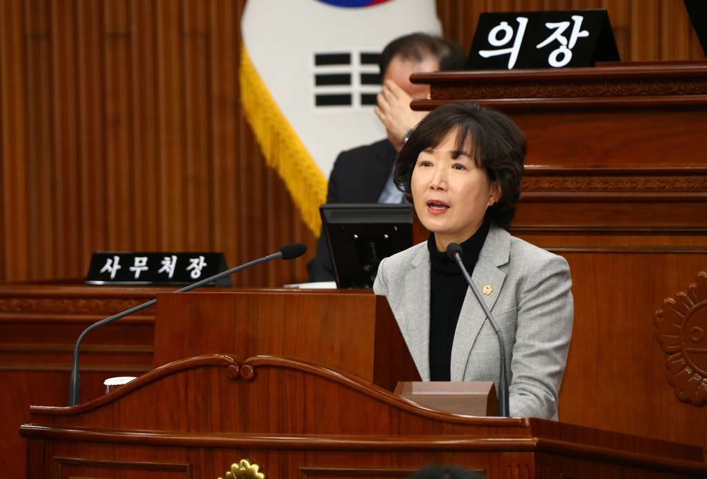 5분 자유발언하는 안미모 강원도의원