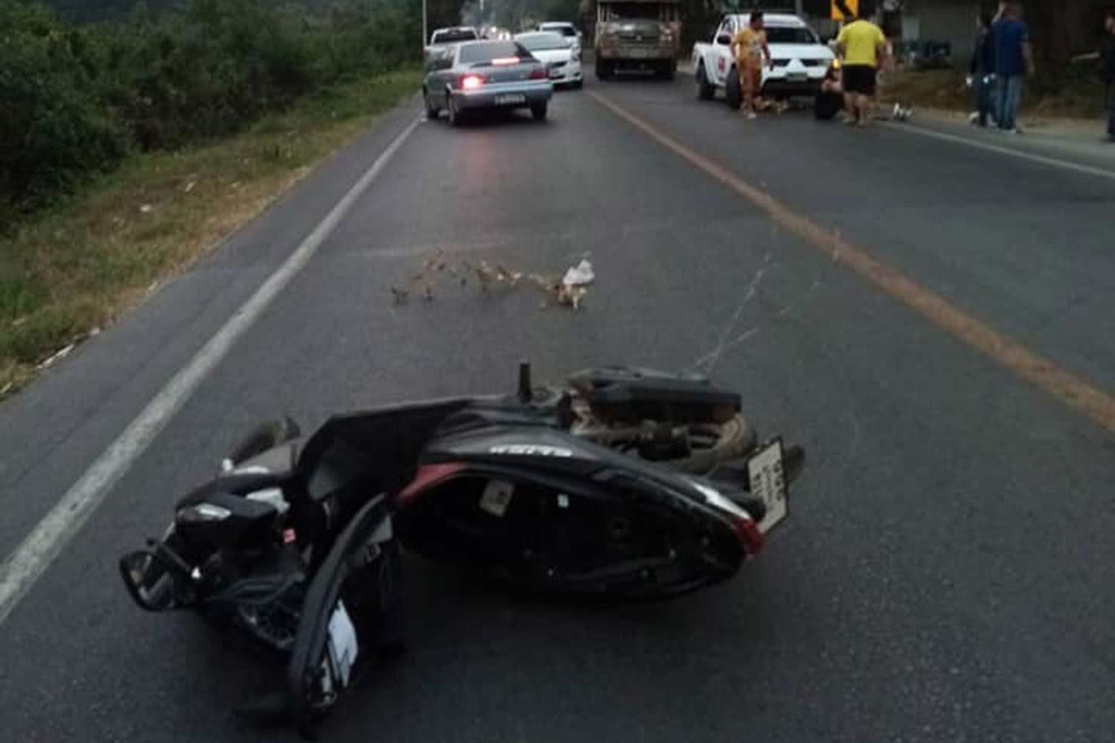 도로에 늘어진 전깃줄에 오토바이 운전자가 걸려 넘어진 사고 현장