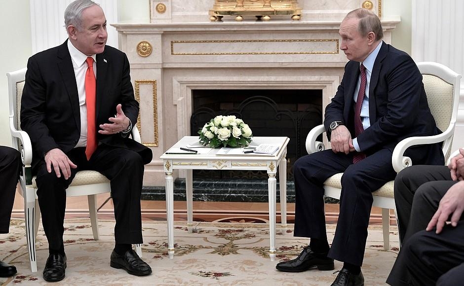 회담하는 푸틴 대통령(왼쪽)과 네타냐후 총리. [크렘린궁 자료사진]