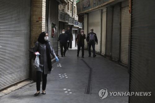 가게가 문 닫아 텅 빈 테헤란 북부 타즈리시 시장